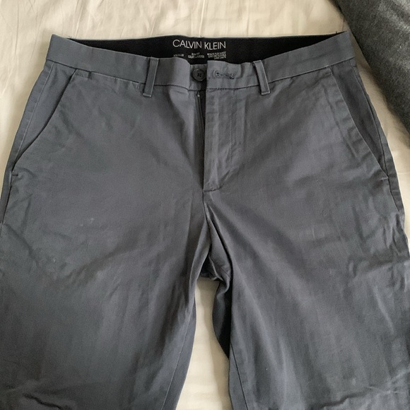Calvin Klein men’s gray chino pants 30x32 - Picture 3 of 4